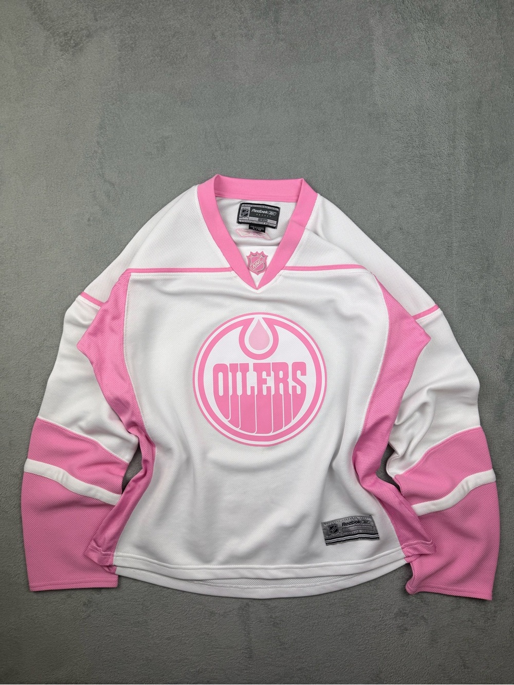 Reebok Women's White & Pink V-Neck Oilers Sweater